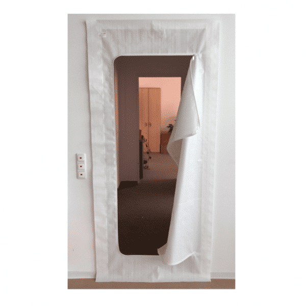 staubschutztuer c offen 600x600IpsVe7mmPNemO